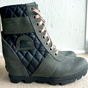 Sorel booties dark green and black size 7.5